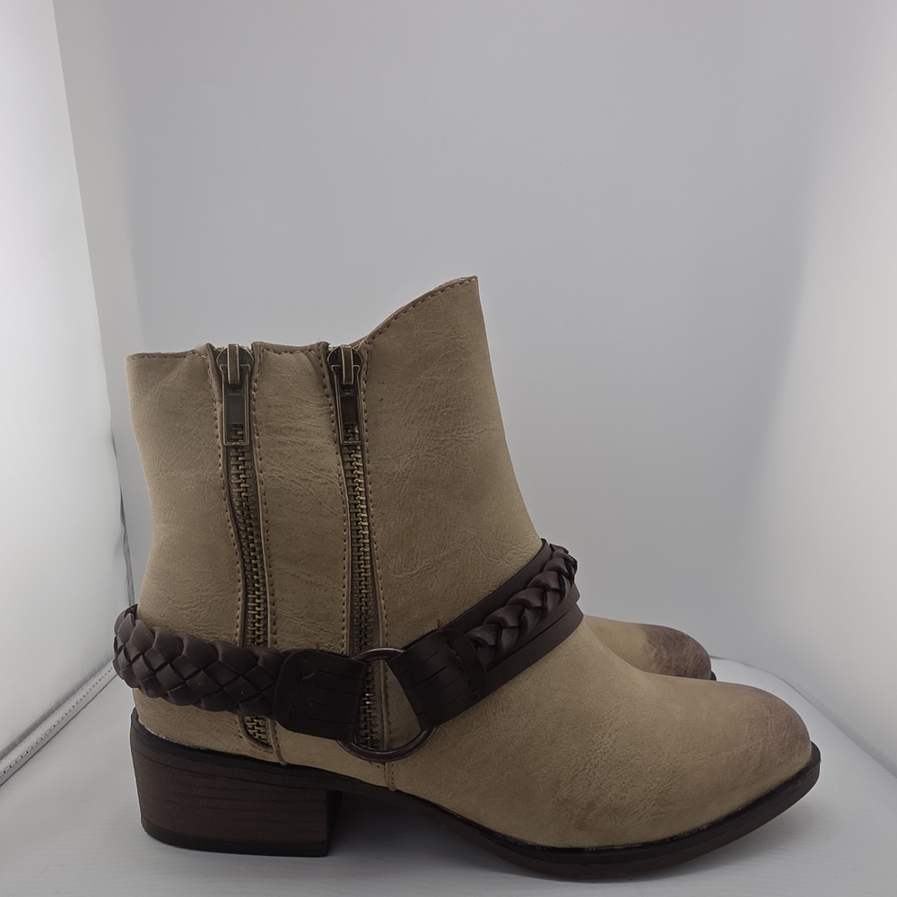 Pierre Dumas Beige Ankle Boots with Braided Strap